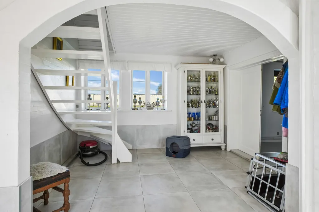 Esik - Mixed-Use Property with Kennel in Ruds Vedby