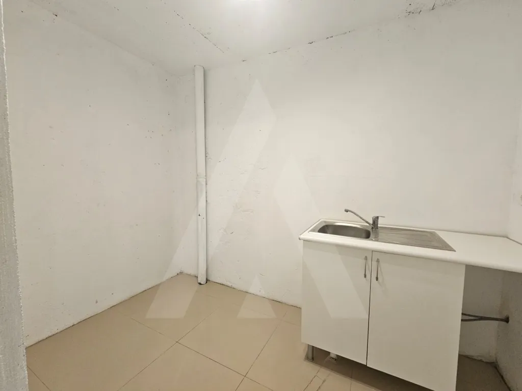 Buanderie - Shop with Storage in Aveiro City Centre