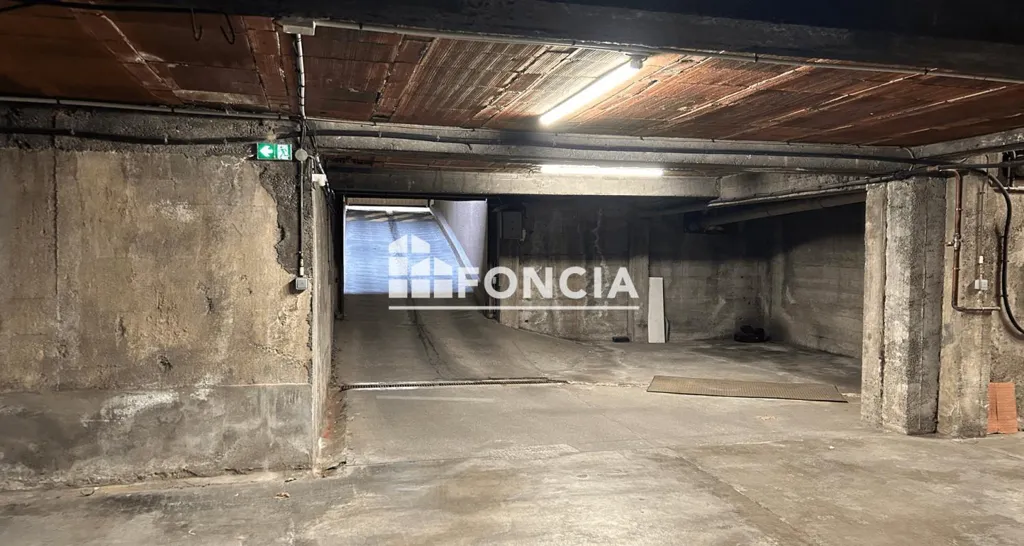 Garage - Appartement T3 avec Balcons sur Axe Principal à Montauban