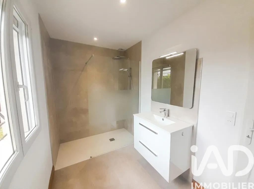 Bagni - 4-Bedroom Villa with Garden in Le Teich