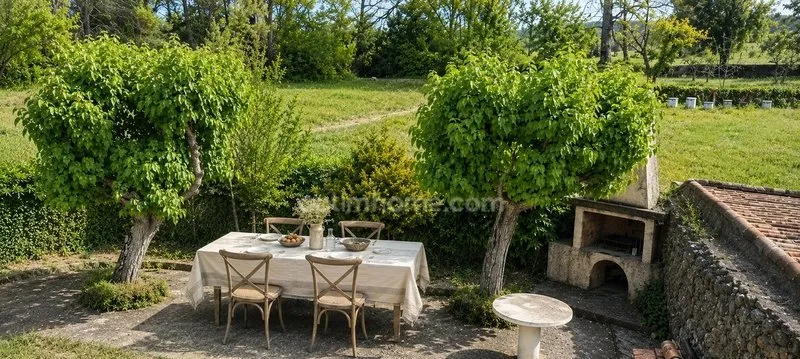 Terrass - Traditional Villa with South-Facing Garden in Correns