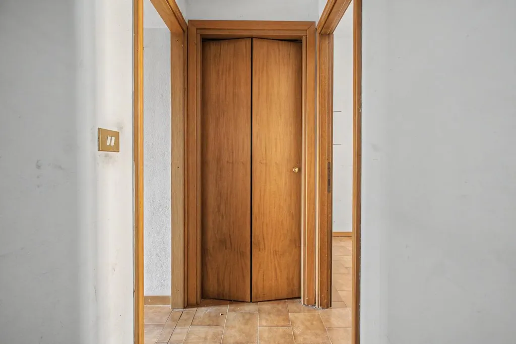 Esik - Twin-Storey Apartment with Ascender in Milan