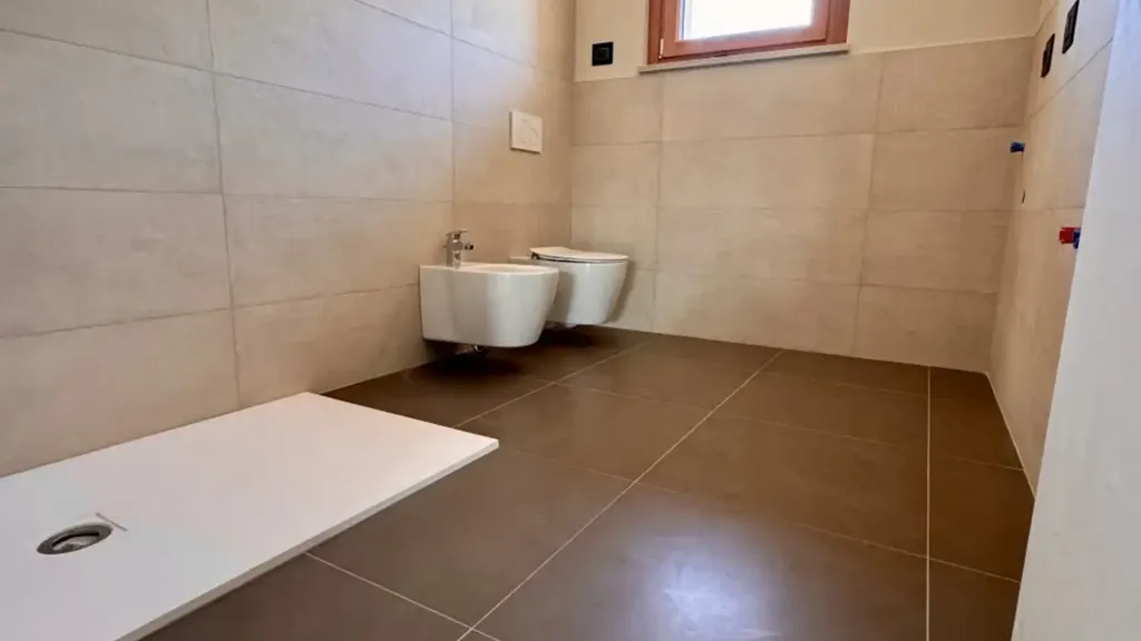 Bagni - Trilocale with Private Loggia in Calcinato