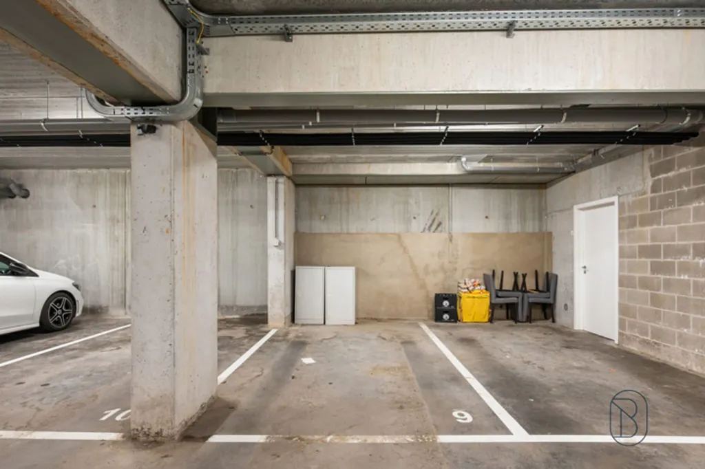 Garage - Appartement Récemment Construit avec Balcon à Dottignies