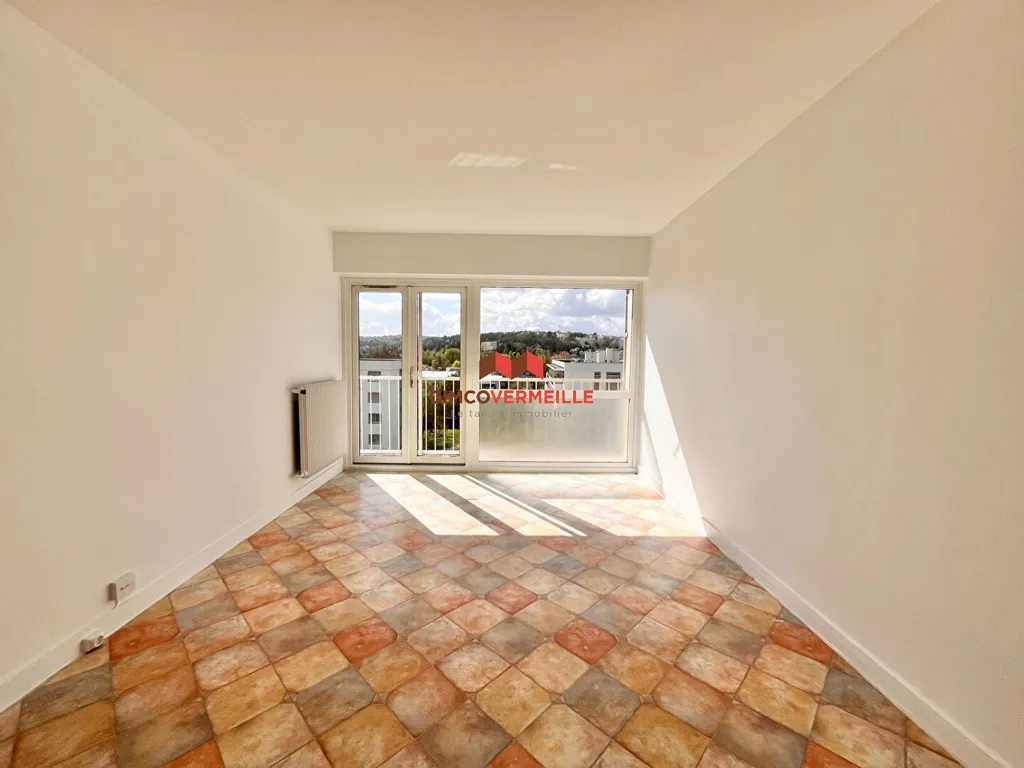 Toad - Top-Floor Flat with Balconies in Le Pecq