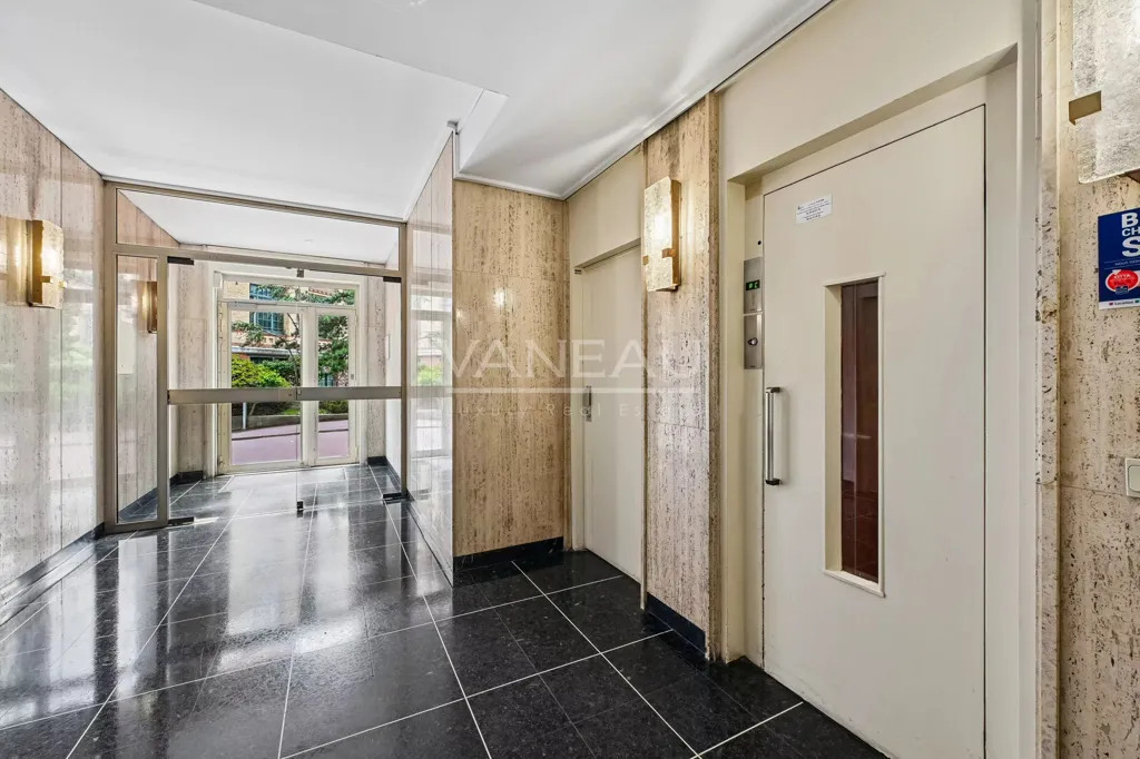 hallway_entrance
