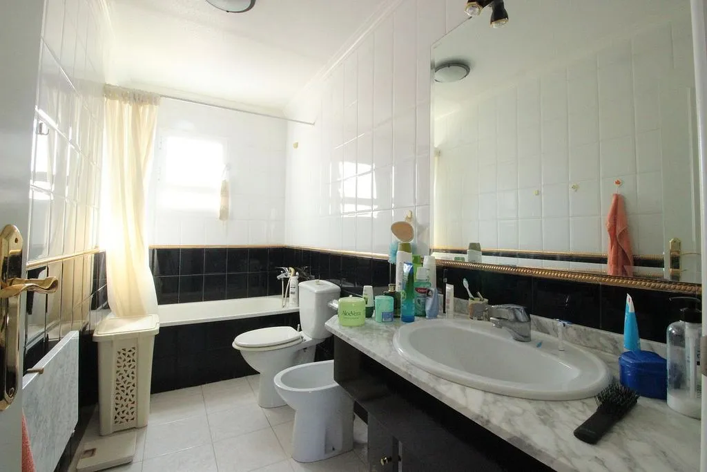 Vannitoad - Terraced House with Pool in Calle Bruselas