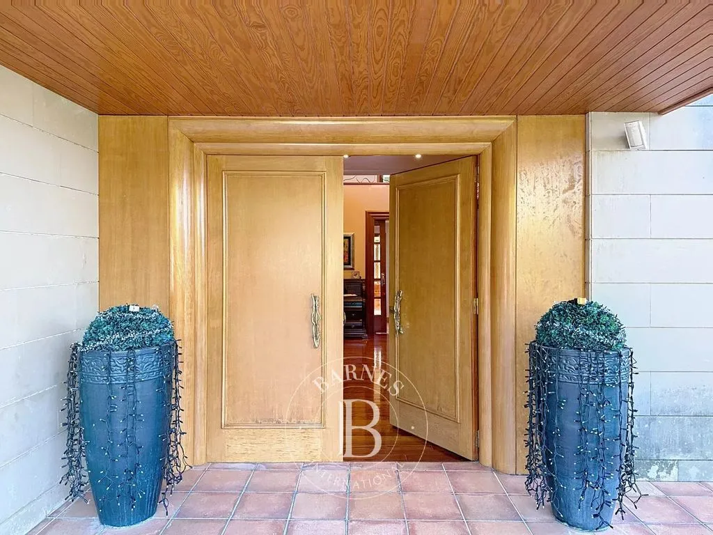 Esik - Luxury Villa with Pool in El Masnou