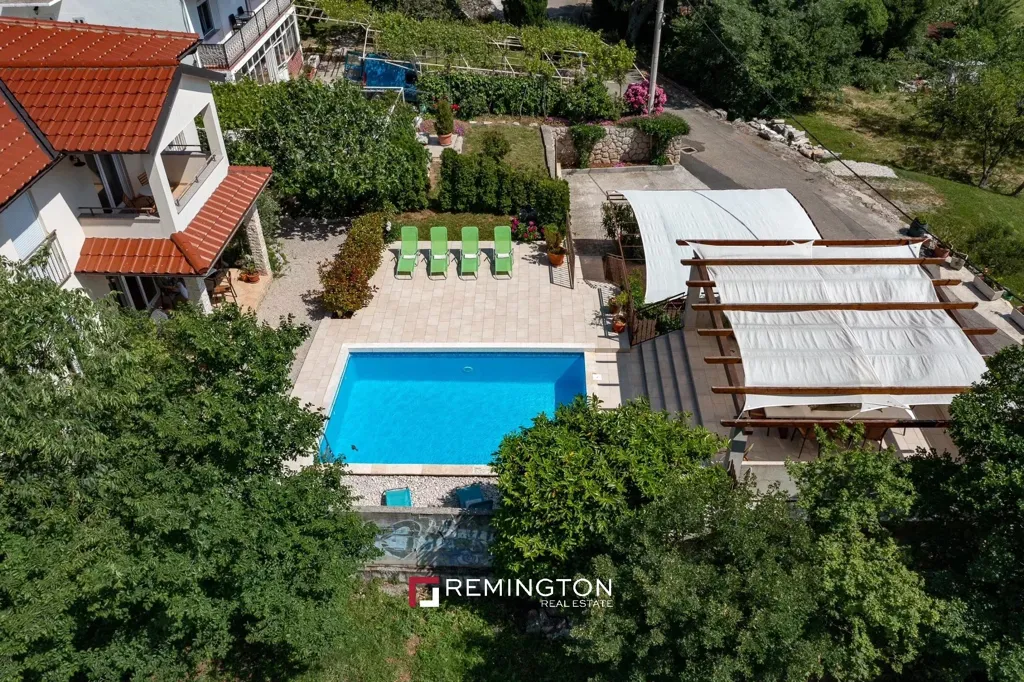 Õhuvaade - House with Pool and Sea View