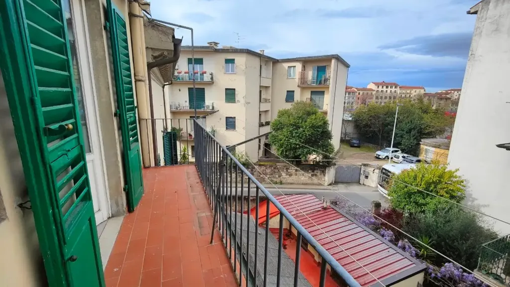 Rõdu - Rustic-Style Apartment with Terrace in Florence