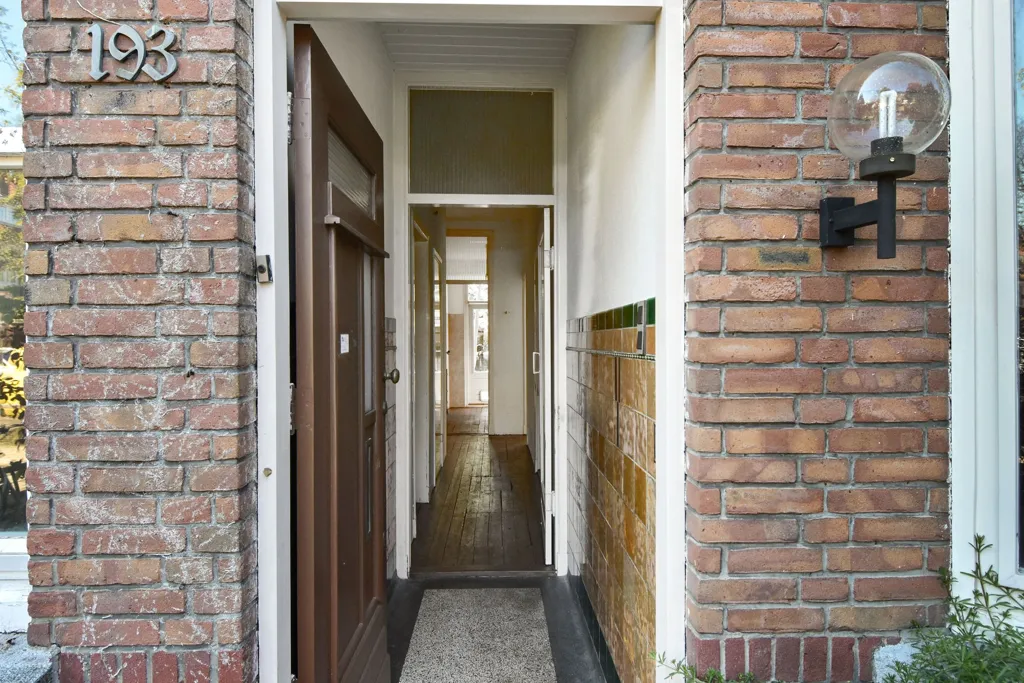 Entrée - Bungalow with Extensive Gardens in Den Haag