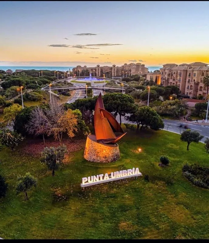 1-Bed Apartment with Pool on Avenida Del Decano