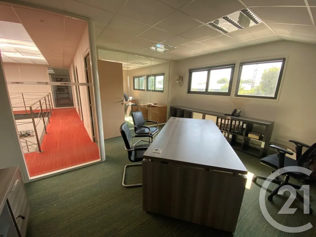 Bureau - Immeuble Bureautique avec Terrasse à Saint-Mard