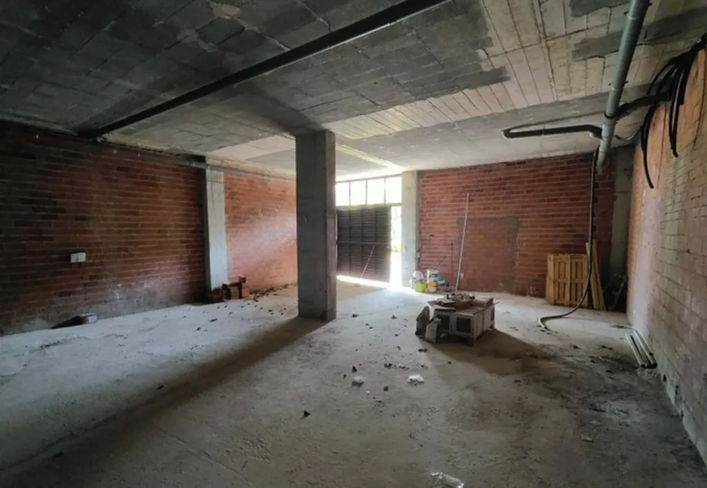 Rooms - Commercial Space with Tour in Narón, A Coruña