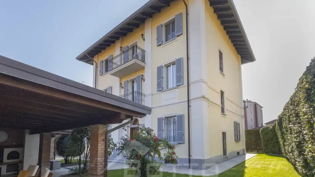 Terrasse - Historic Villa with Central Location in Grignasco