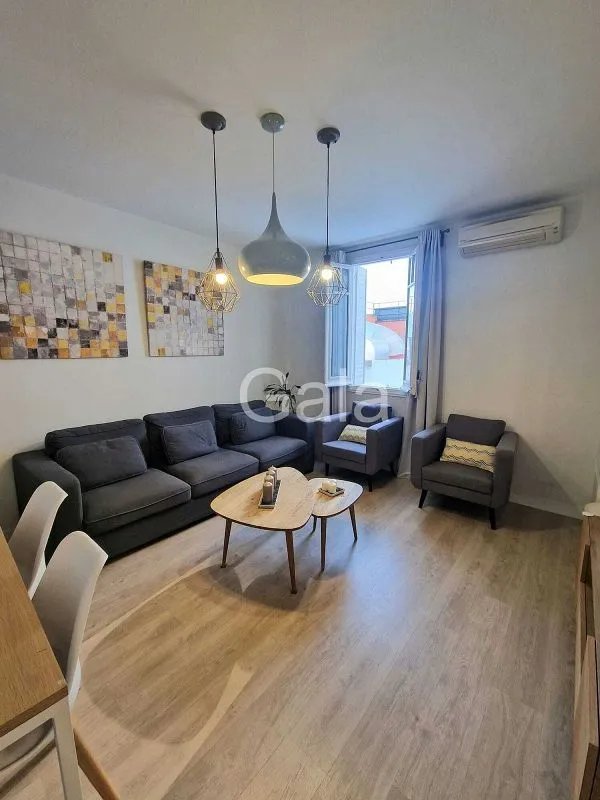 Elutuba - Modernised Flat with South Light in Trafalgar