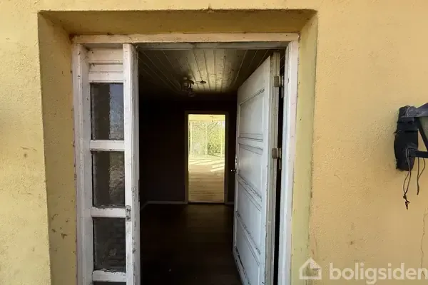 hallway_entrance