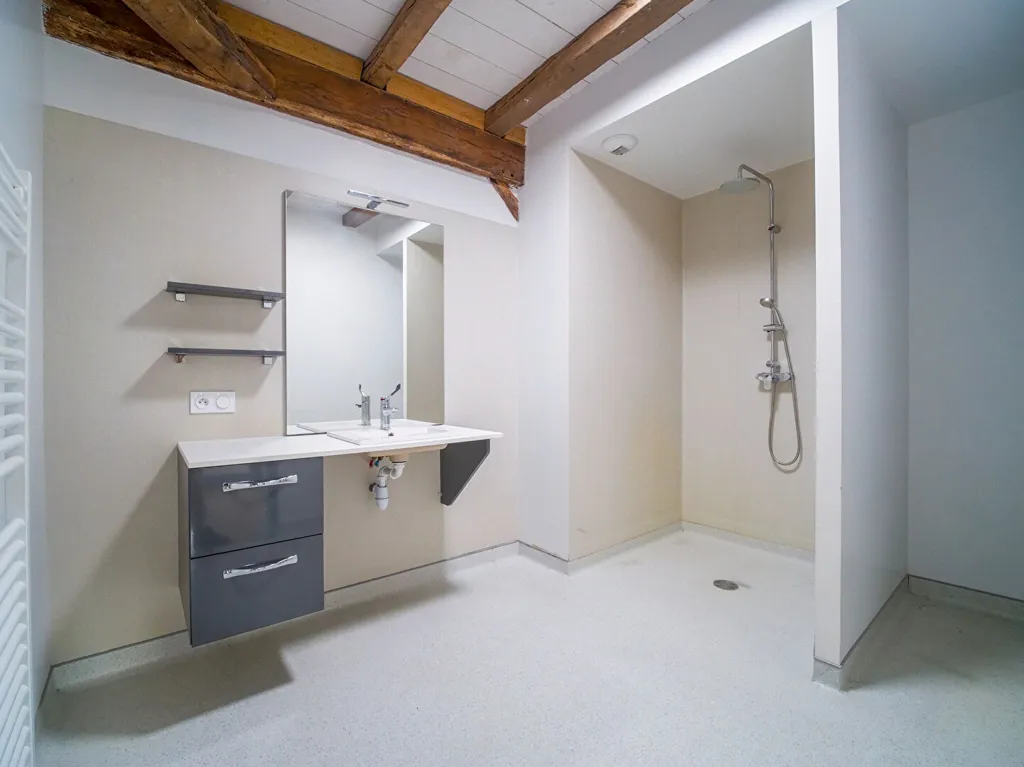 Bathrooms - Accessible Flat with Lift in Quiet Area