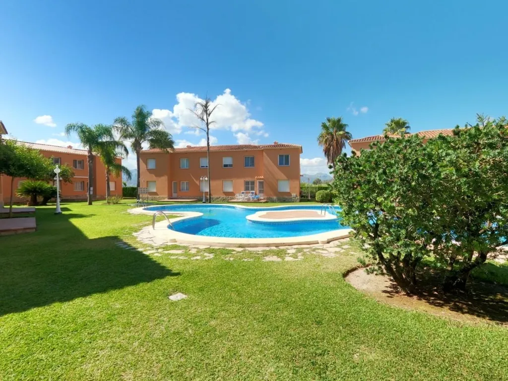 Jardin - Furnished Apartment with Pool in Oliva Nova