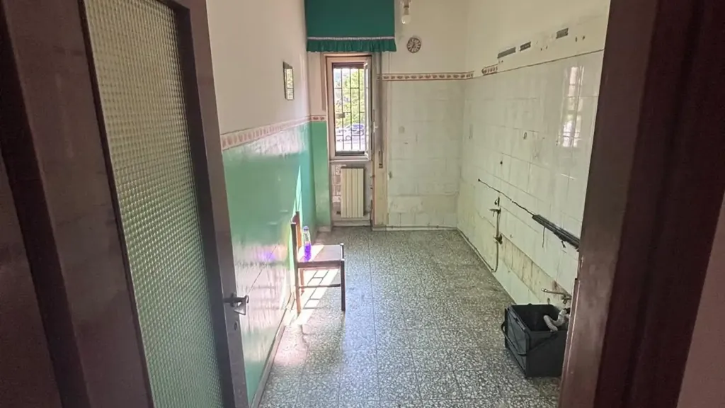 Central Trilocale for Renovation in Cosenza