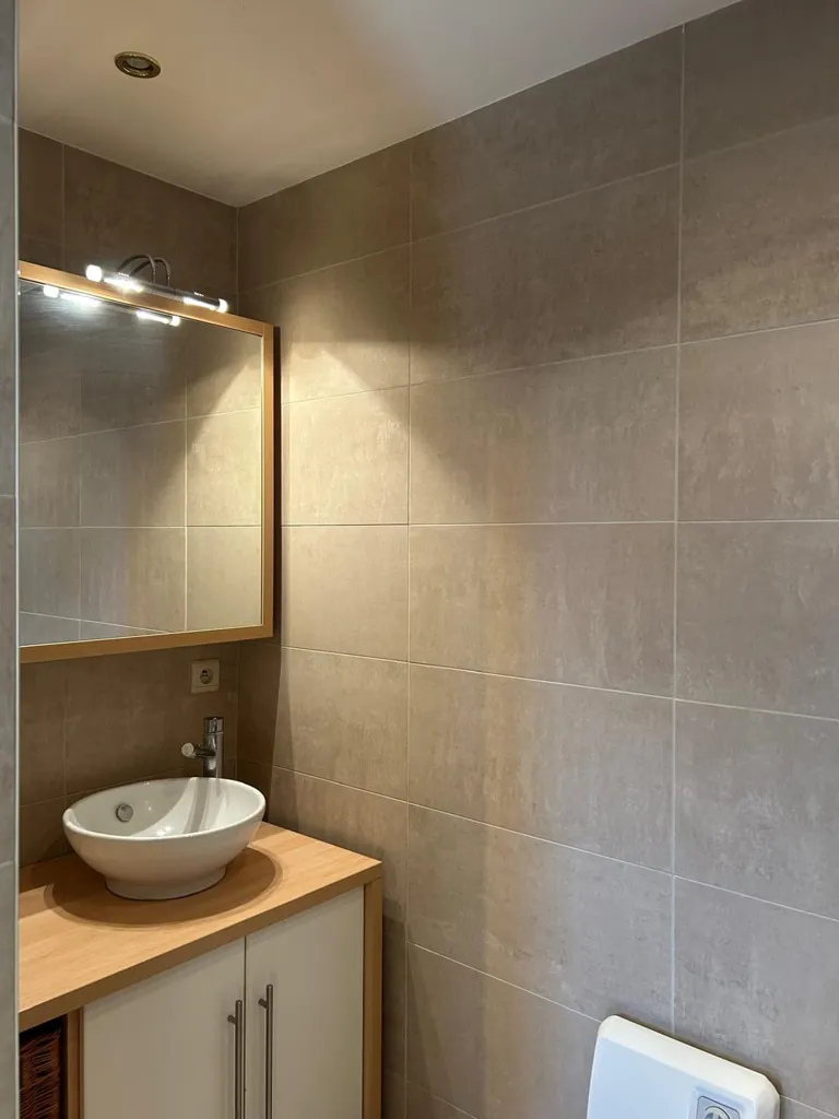 Bathrooms - Spacious House with Garden in Oud-Heverlee