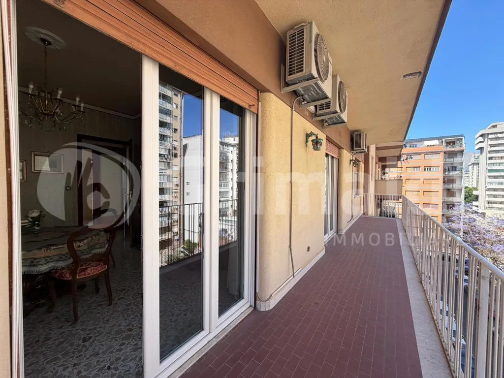 Balcon - Apartment with Balcony in Palermo