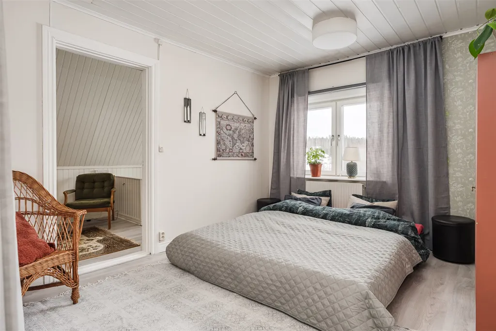 Bedrooms - Charming Older House with Garden in Ramvik