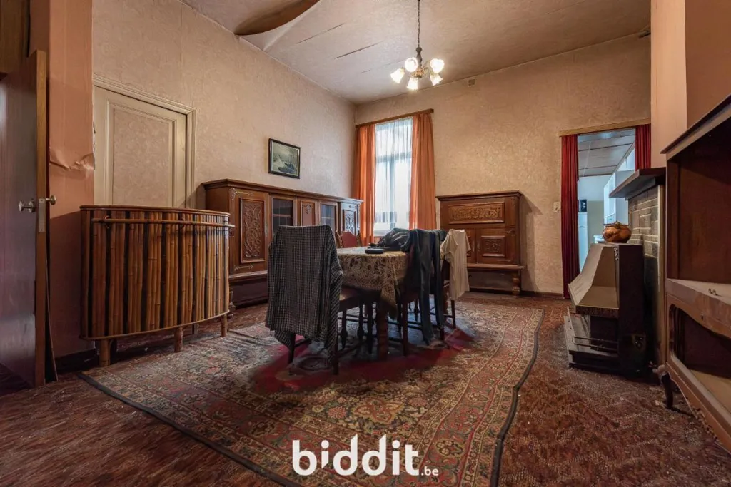 Salle à manger - Appartement à Rénover avec 2 Façades en Centre-Ville