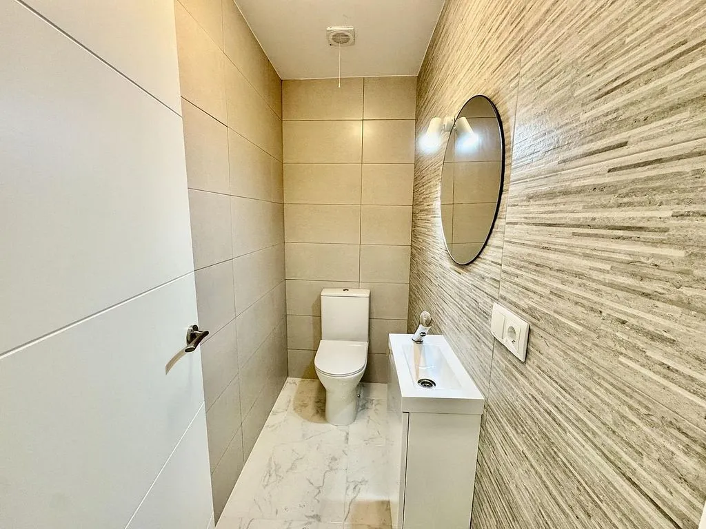 Bathrooms - Modernised Apartment with Terrace in Torrevieja Centre