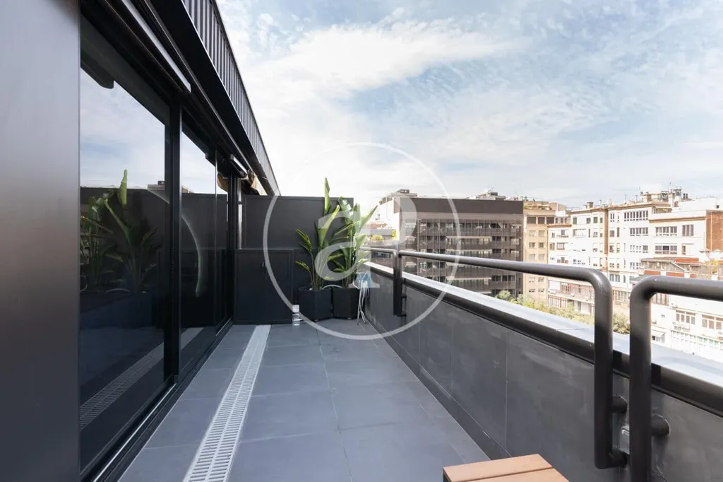Terrass - Modernised Attic Apartment with Terrace in Eixample Dreta