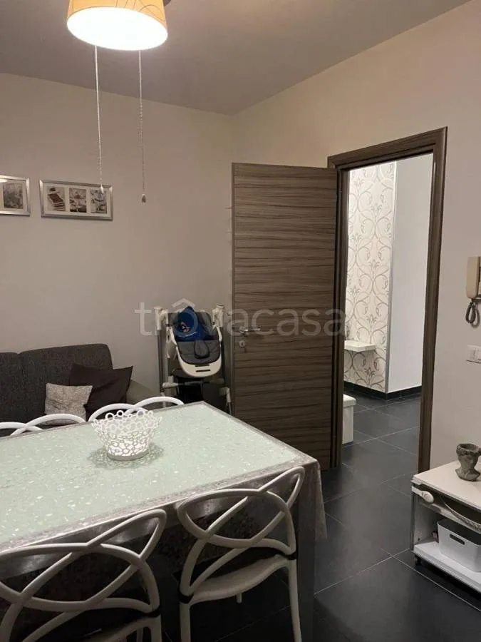Salle à manger - Rearranged Apartment with Balcony in Aversa