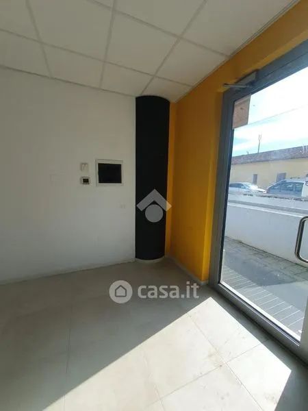 Pièces - Commercial Unit with Two Entrances in Avezzano