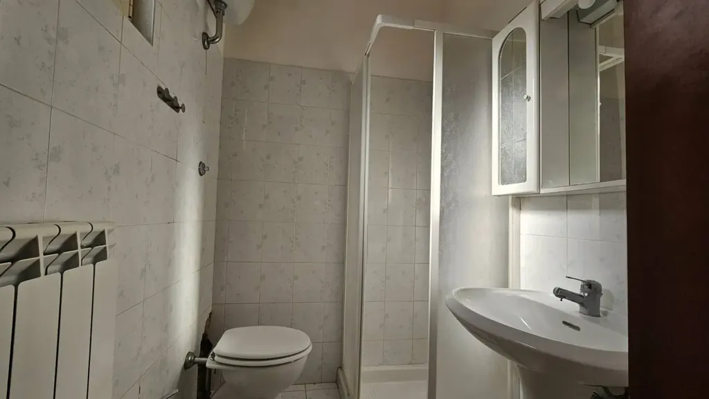 Salles de bain - Terraced House with Garden in L'Aquila
