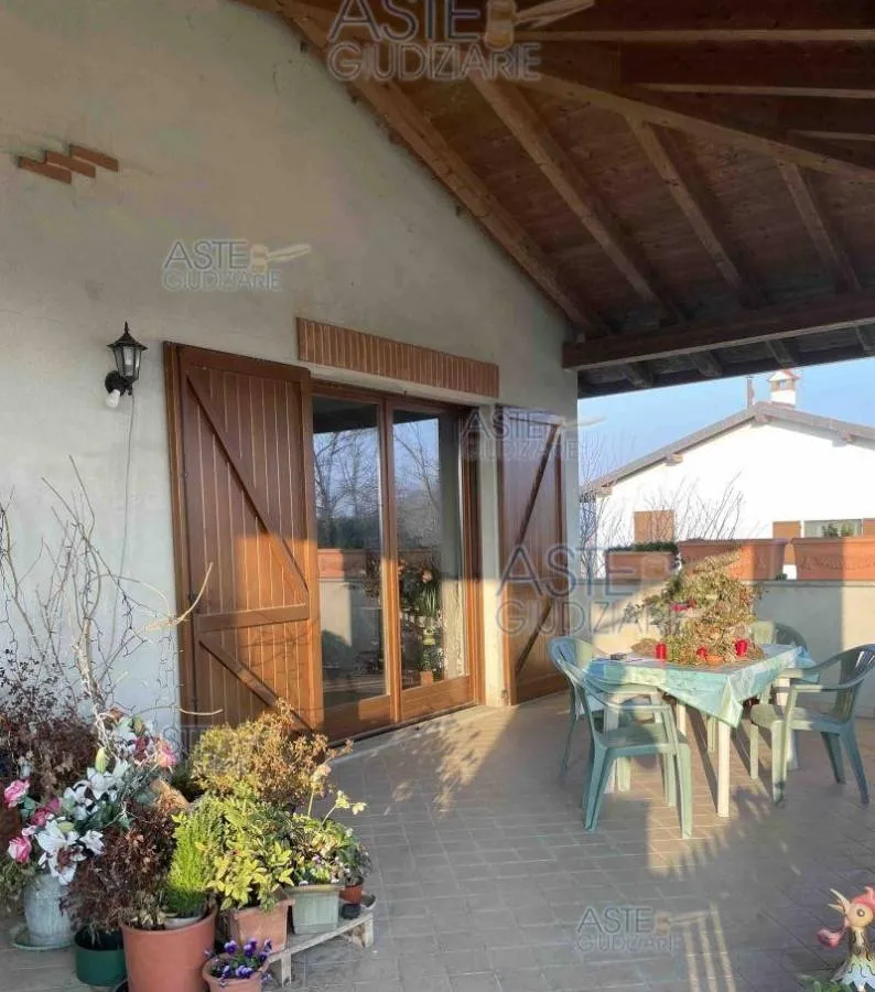 Terrass - Villa with Terrace in Galliate