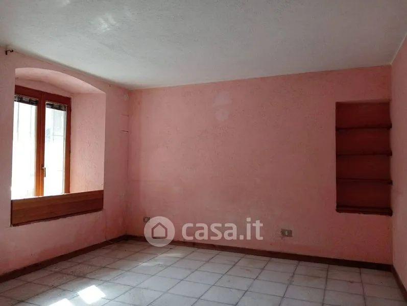 Toad - Semi-Detached House with Garden in Gressan