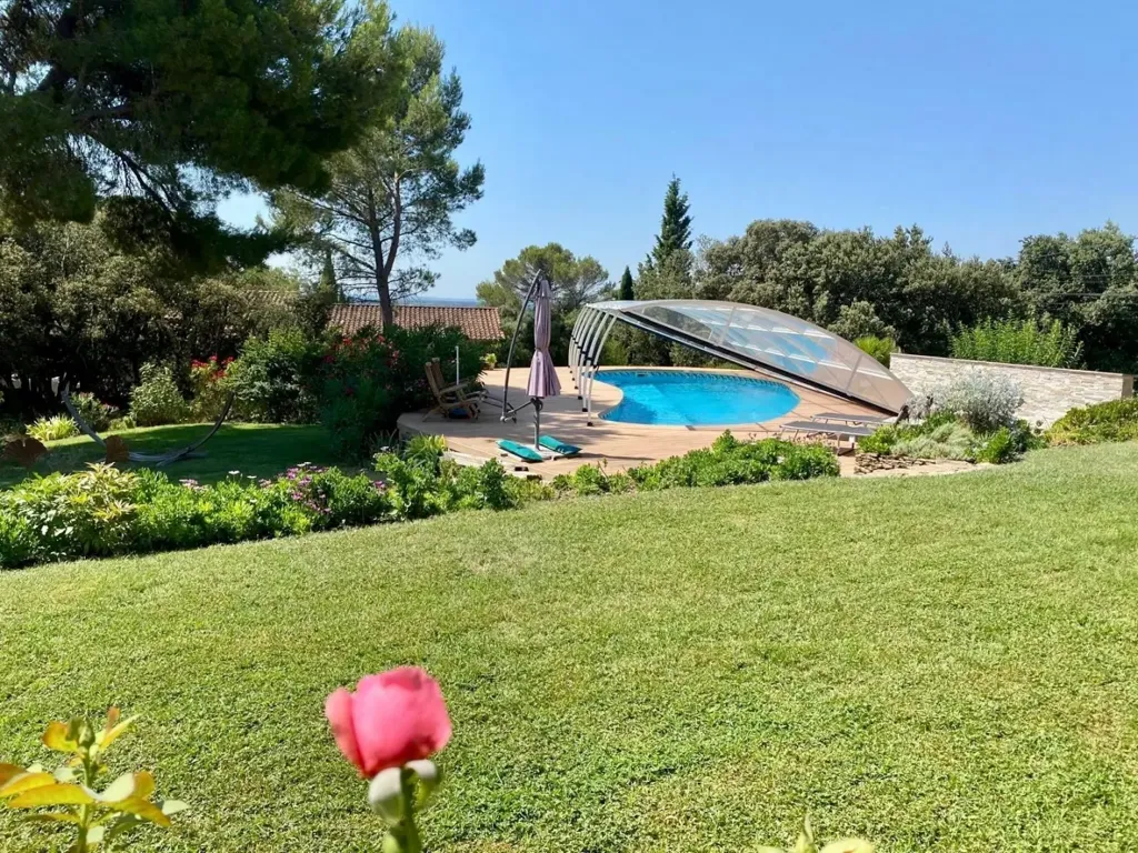 Bassein - Villa with Pool in Uchaux