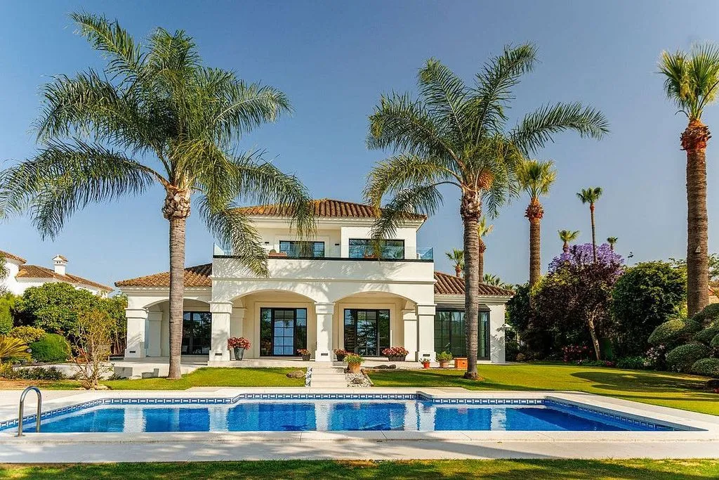 Pool - Chalet with Pool and Terrace in Sotogrande
