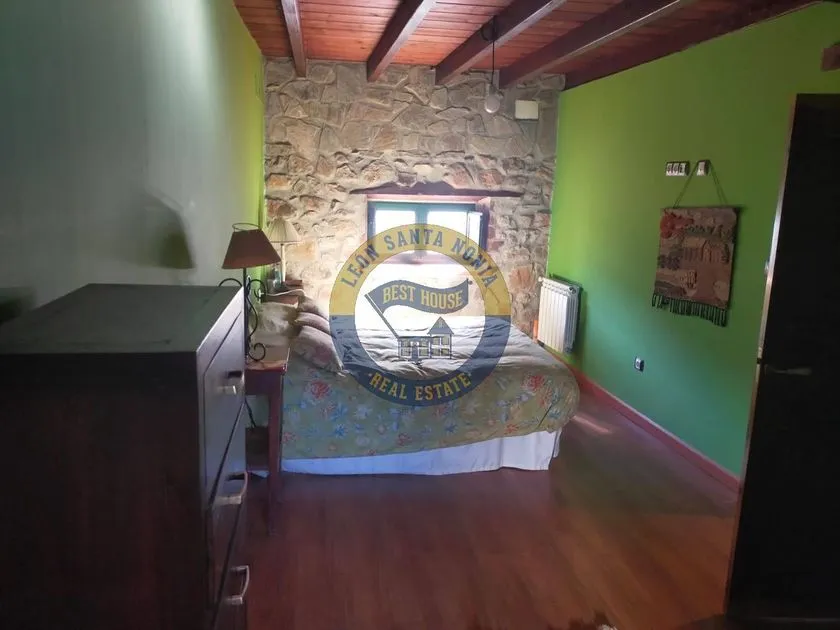 Chambres - Restored Chalet with Rustic Charm in León
