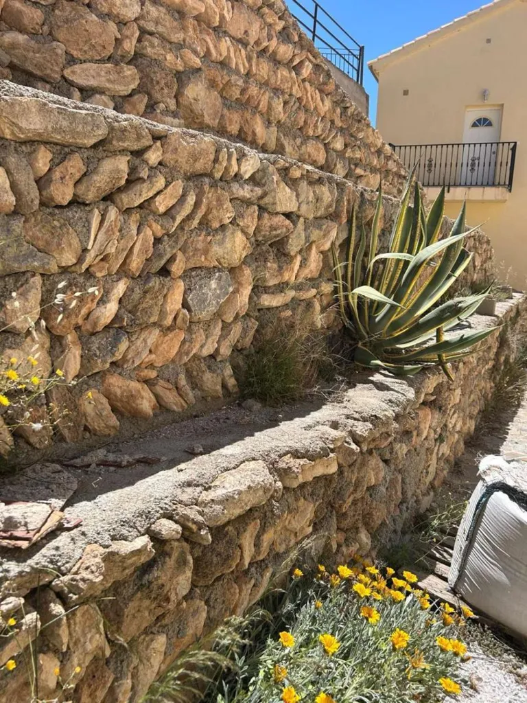 Pièces - 3-Bedroom House with Mountain Views in Oria