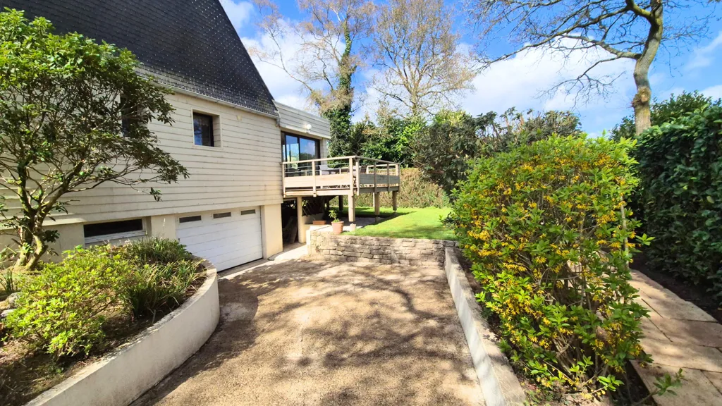 Extérieur - Maison avec terrasse en bois à Saint-Yvi