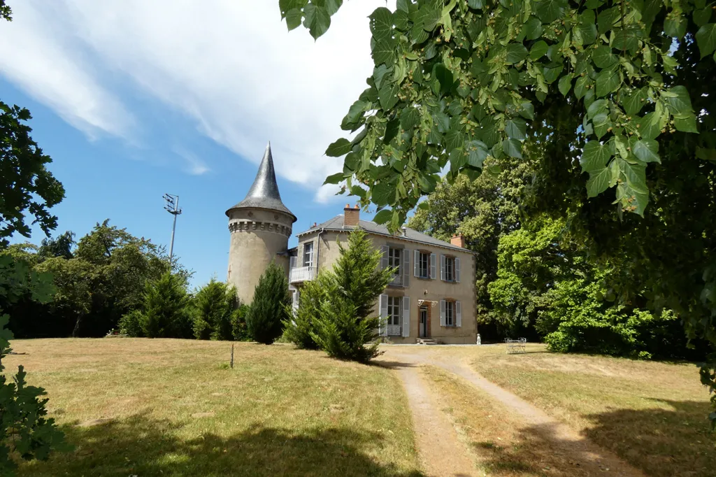 Esterno - Historic House with Tower in Guéret