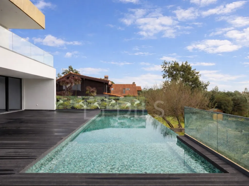 Bassein - T5+3 House with Pool in Cascais