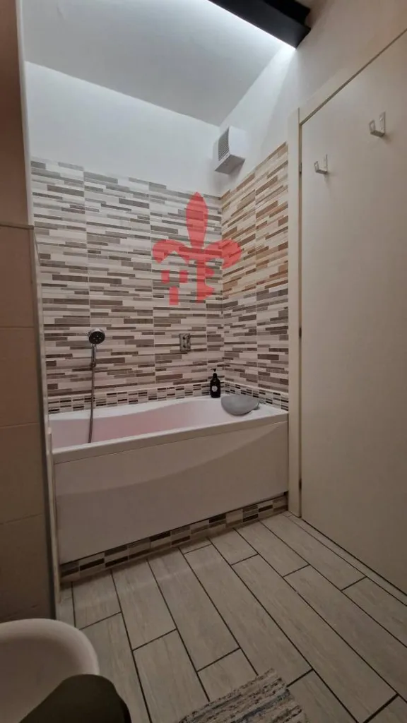 Salles de bain - Modernised Two-Bedroom Flat with Garage in Florence