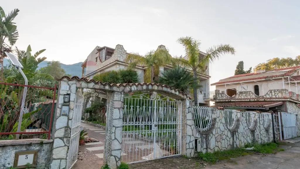 Extérieur - Villa with Garden and Terrace in Carini