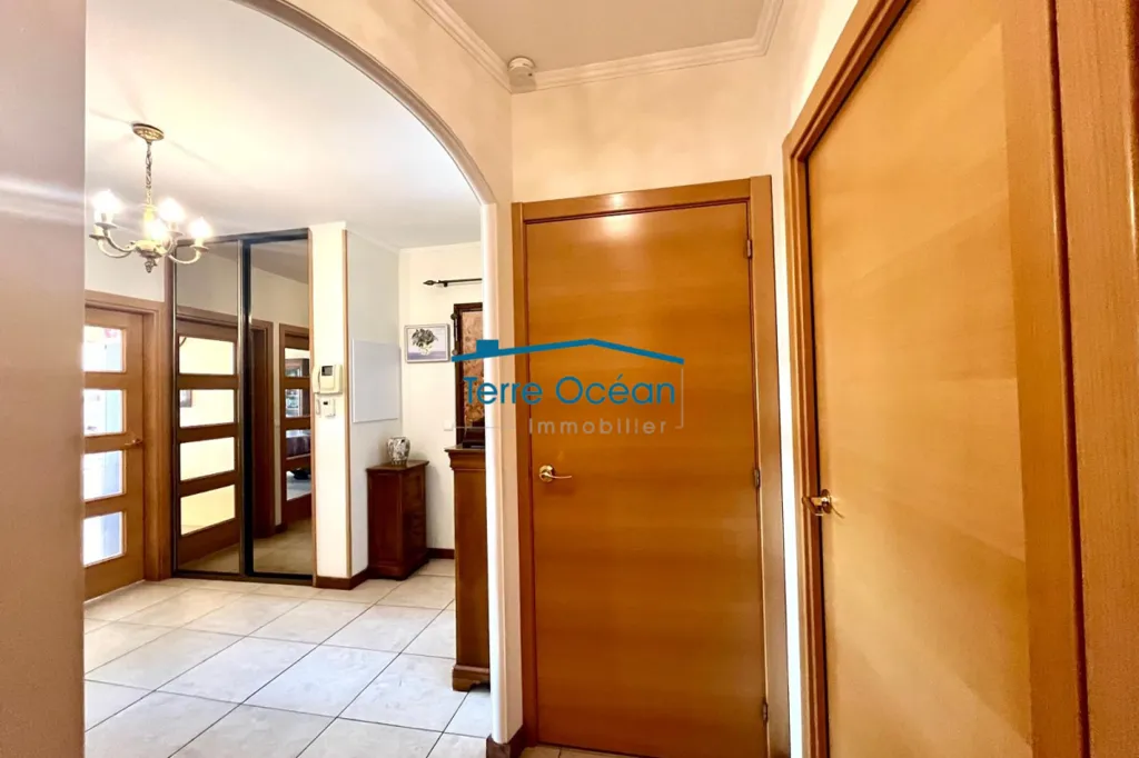 Esik - Traversant Apartment with Balcony in Royan
