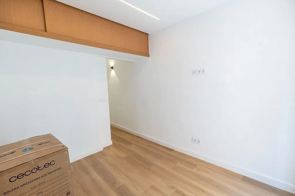 Toad - 2-Bedroom Flat with Balcony in Madrid
