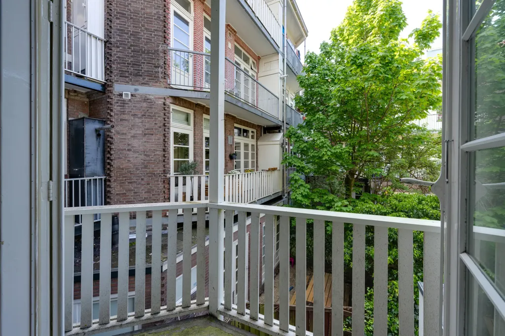 Rõdu - Charming Two-Bedroom Apartment with Balconies in Amsterdam