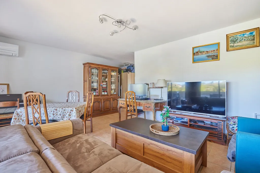 Séjour - Appartement Traversant avec Terrasse à Aix-en-Provence