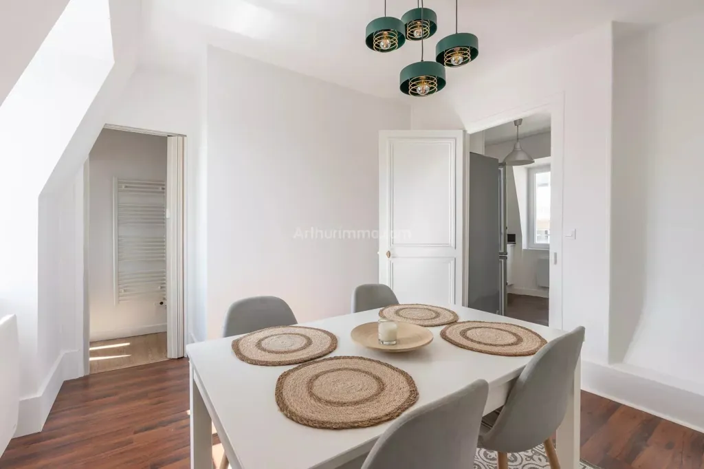 Sala da pranzo - Meubled Flat with West Exposure in Pomponne