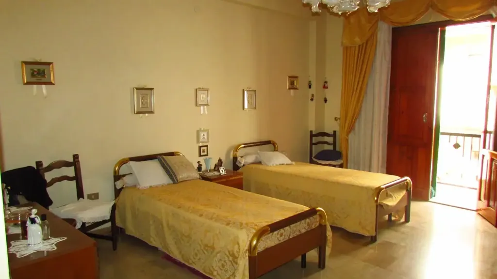 Chambres - Appartement 7 pièces à IT